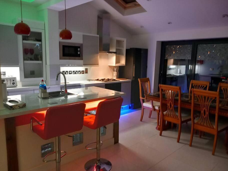 Luxury Holiday Home, Near Beach Southend-on-Sea Exterior foto